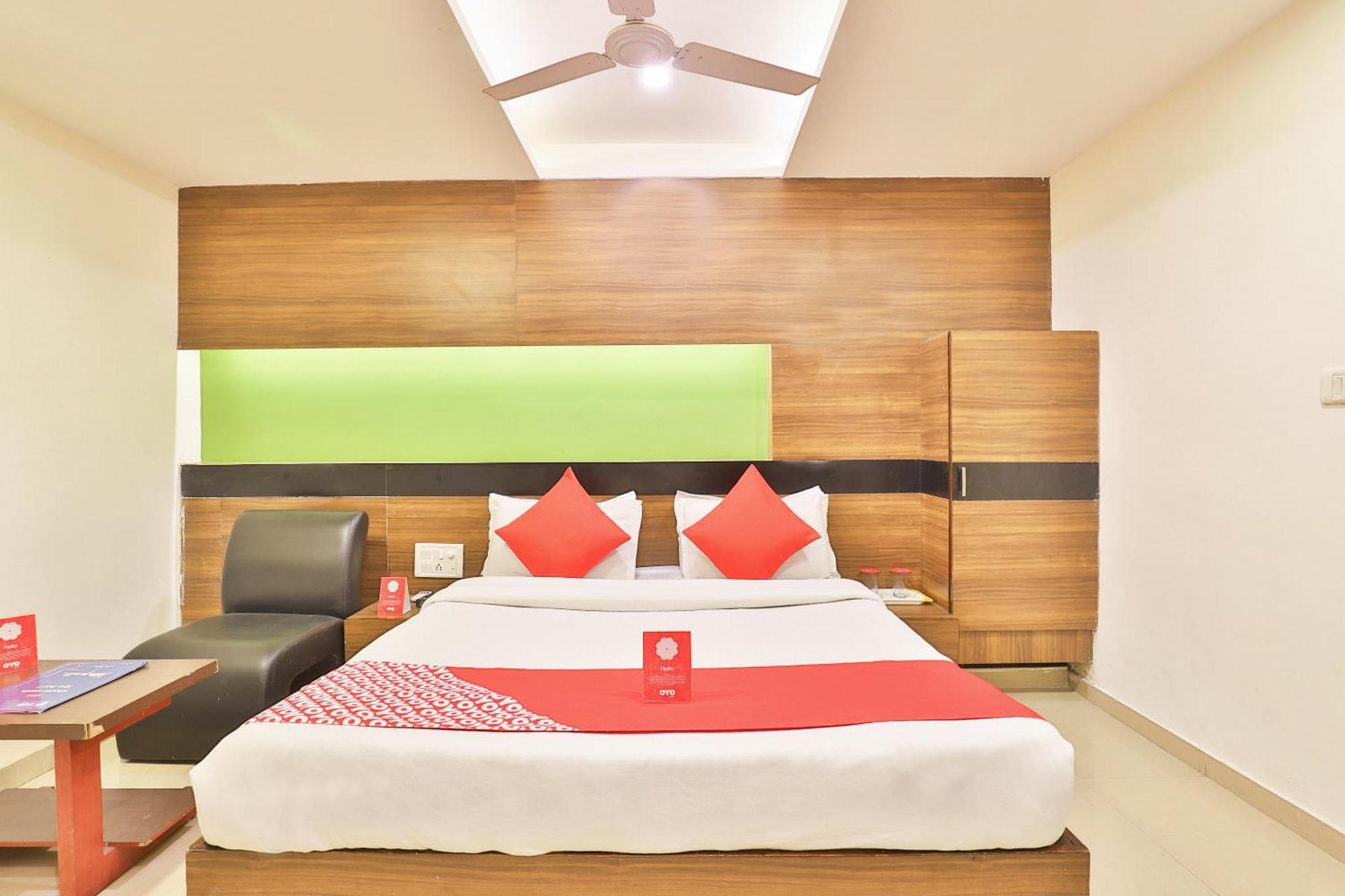 Super Hotel O Apollo Ahmedabad Exterior foto